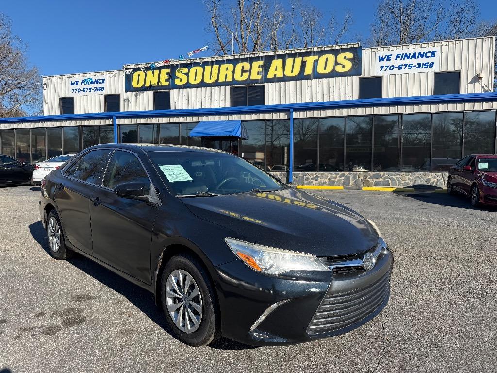 2017 Toyota Camry LE's photo